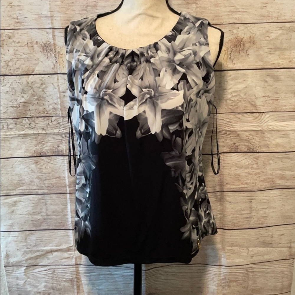 Calvin Klein women’s sleeveless‎ shirt